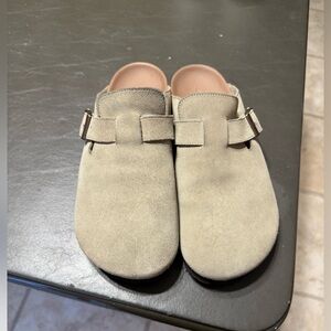 Women's Skechers arch fit Suede Slip-On Clogs size 11